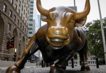 Phố Wall đảo chiều ngoạn mục, S&P 500 tăng 1.5%