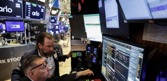 Phố Wall đỏ lửa hai phiên liền, giá dầu lao dốc sau diễn biến Iran