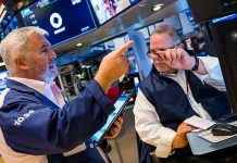 Dow Jones lập đỉnh lịch sử, giá dầu lao dốc hơn 5% nhờ kỳ vọng hòa bình Mỹ – Iran