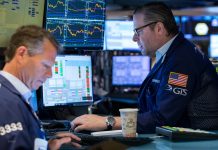 Chứng khoán Mỹ lấy lại đà tăng giữa bối cảnh dầu tăng mạnh vì gián đoạn eo Hormuz