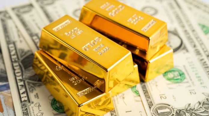 Giá vàng lập đỉnh 3 tháng, hướng tới tháng tăng mạnh nhất kể từ năm 1999